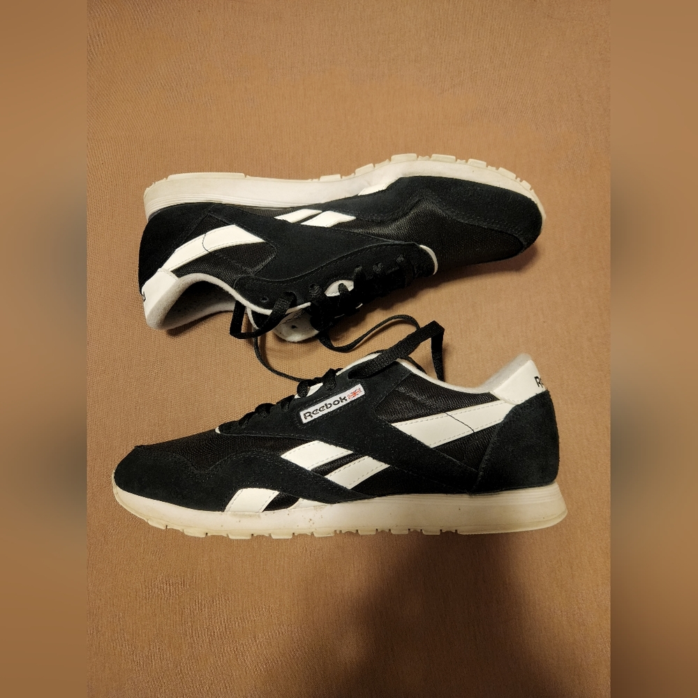 Reebok Womens Classic Sneakers